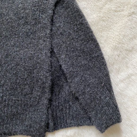 Beautiful long sweater - Picture 3 of 4